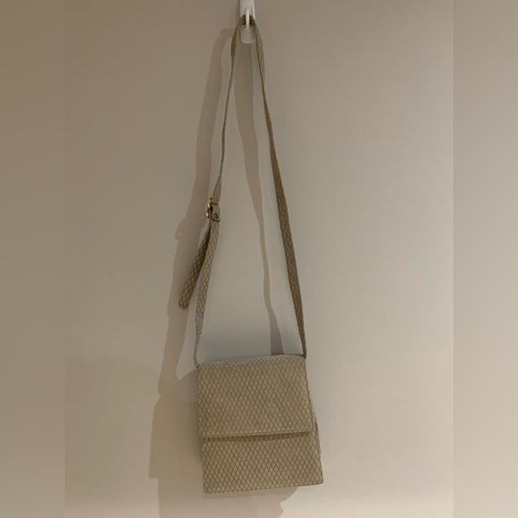 BROWNS soft beige purse with brown thin diamond cross pattern - Picture 1 of 8